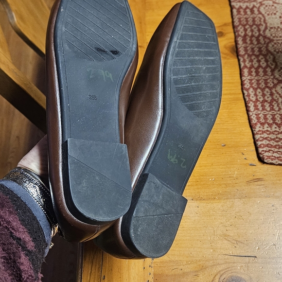 Classic Brown Mary Jane Flats with Buckle Strap - Picture 4 of 4